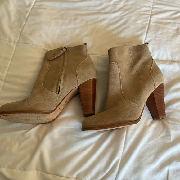 Joie Dalton Suede Western
Bootie Leather Size
EUR 40 size 10 US IN TAUPE Cement - Picture 6 of 16